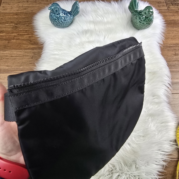 Lululemon crossbody bag - Picture 4 of 12